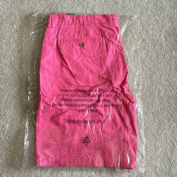 Size 40 pink vineyard vine khaki shorts. Never worn. Never been open. - Picture 2 of 4